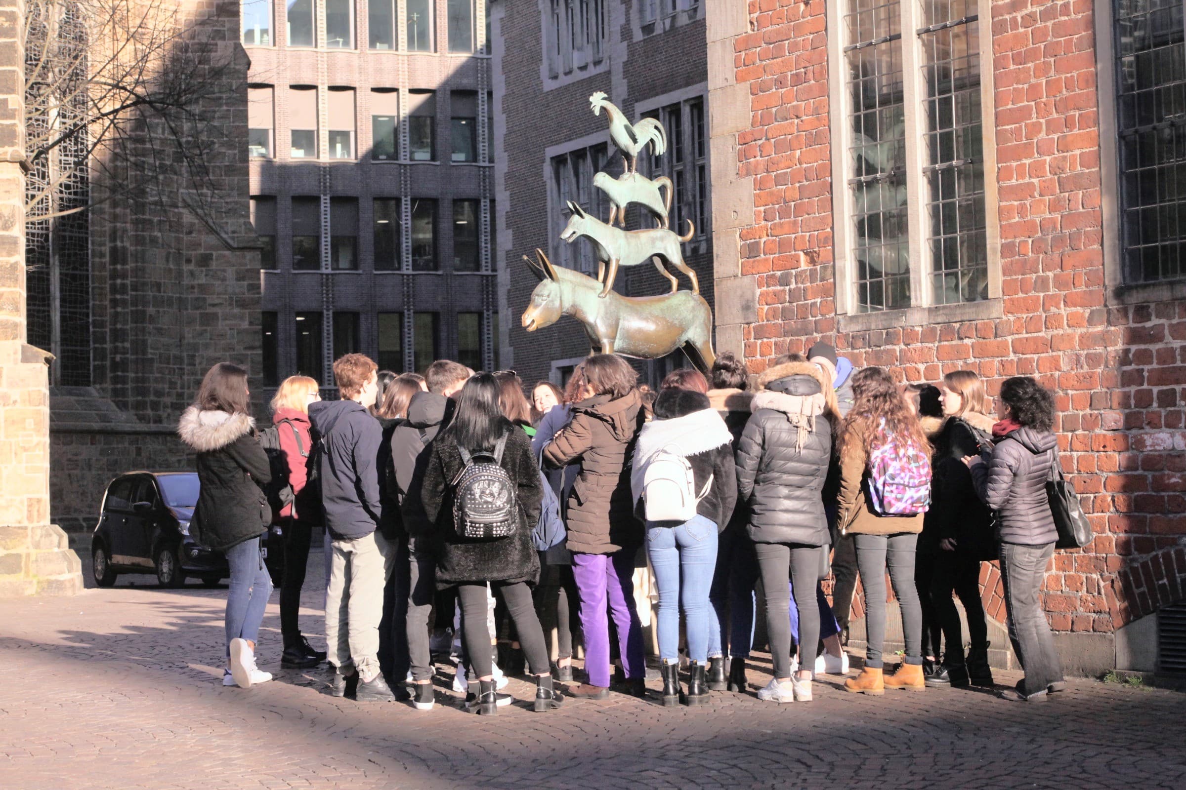 CASA Teilnehmende eines Gruppenkurses bei den Bremer Stadtmusikanten